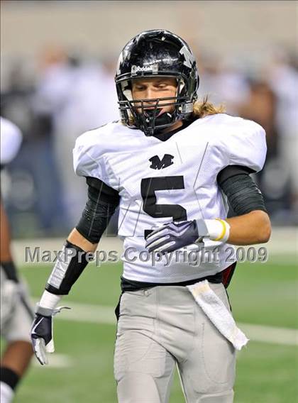 Thumbnail 1 in Haltom vs. Martin (Texas 5A D1 Region I Bi-District Playoffs) photogallery.