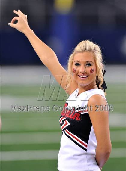 Thumbnail 1 in Haltom vs. Martin (Texas 5A D1 Region I Bi-District Playoffs) photogallery.