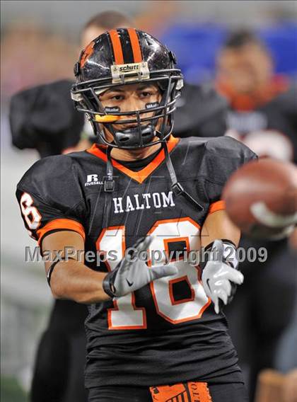 Thumbnail 3 in Haltom vs. Martin (Texas 5A D1 Region I Bi-District Playoffs) photogallery.