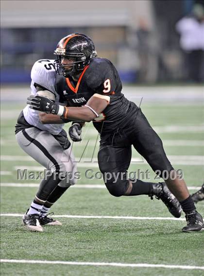 Thumbnail 2 in Haltom vs. Martin (Texas 5A D1 Region I Bi-District Playoffs) photogallery.