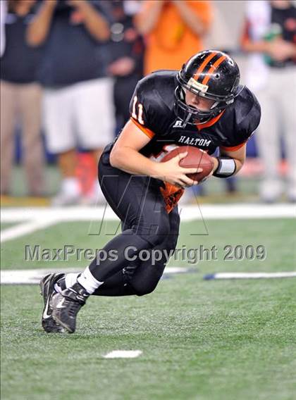 Thumbnail 1 in Haltom vs. Martin (Texas 5A D1 Region I Bi-District Playoffs) photogallery.