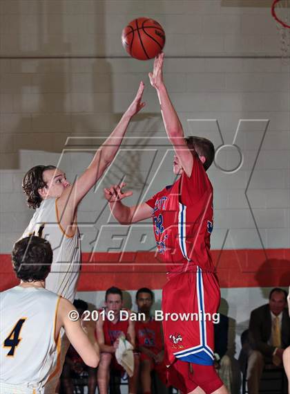 Thumbnail 2 in Seymour vs  Scott County  (King of the Smokies) photogallery.