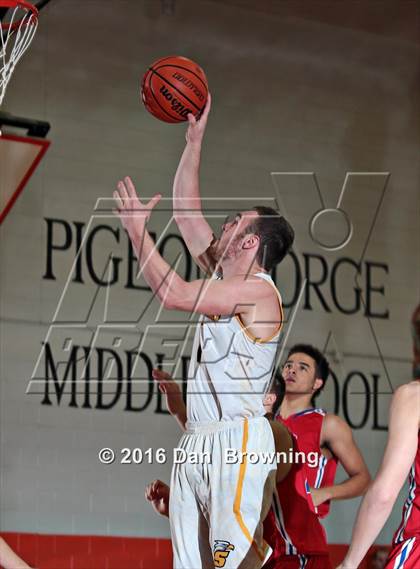 Thumbnail 3 in Seymour vs  Scott County  (King of the Smokies) photogallery.