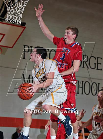 Thumbnail 3 in Seymour vs  Scott County  (King of the Smokies) photogallery.