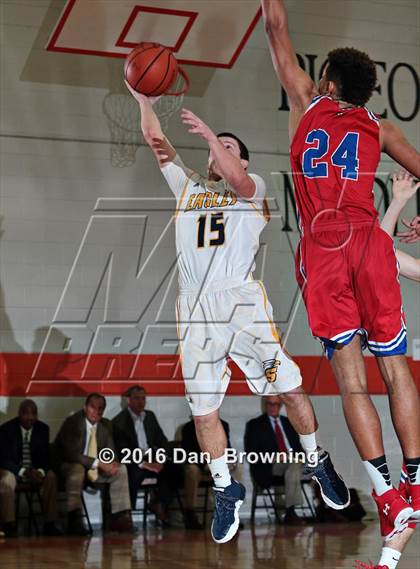 Thumbnail 3 in Seymour vs  Scott County  (King of the Smokies) photogallery.