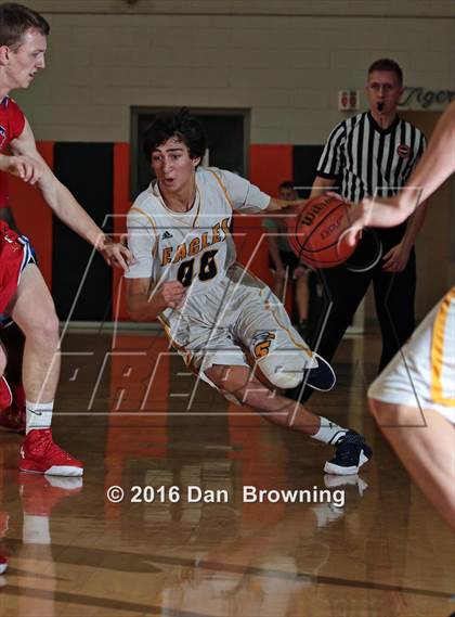 Thumbnail 2 in Seymour vs  Scott County  (King of the Smokies) photogallery.