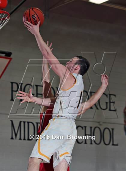 Thumbnail 3 in Seymour vs  Scott County  (King of the Smokies) photogallery.