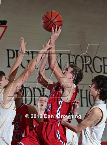 Thumbnail 3 in Seymour vs  Scott County  (King of the Smokies) photogallery.