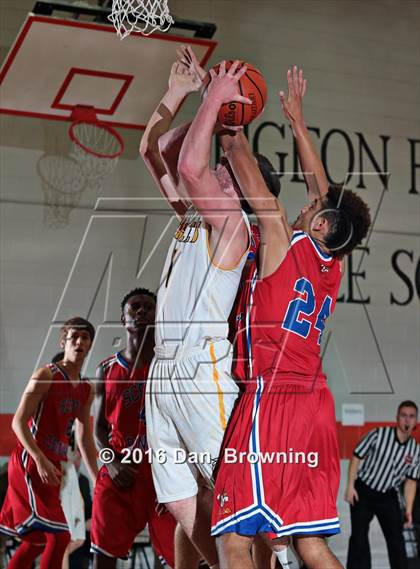 Thumbnail 3 in Seymour vs  Scott County  (King of the Smokies) photogallery.