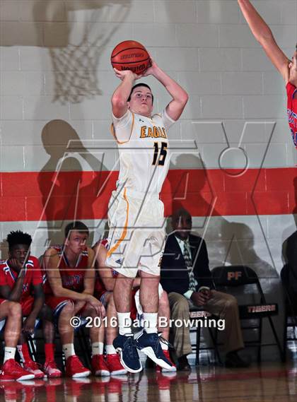 Thumbnail 1 in Seymour vs  Scott County  (King of the Smokies) photogallery.