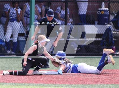 Thumbnail 2 in DeWitt vs. Lincoln (AAA 3A Semifinal) photogallery.
