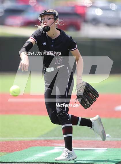 Thumbnail 1 in DeWitt vs. Lincoln (AAA 3A Semifinal) photogallery.