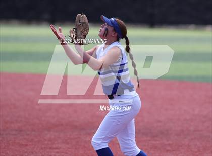 Thumbnail 2 in DeWitt vs. Lincoln (AAA 3A Semifinal) photogallery.