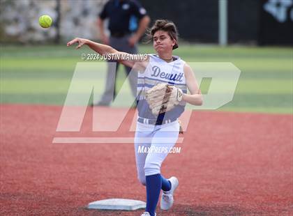 Thumbnail 2 in DeWitt vs. Lincoln (AAA 3A Semifinal) photogallery.