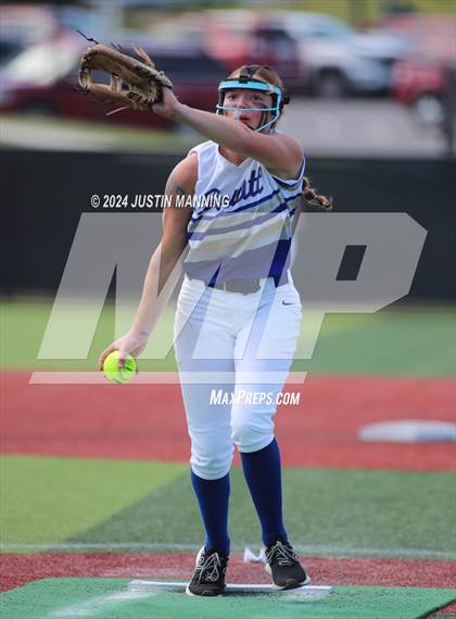 Thumbnail 3 in DeWitt vs. Lincoln (AAA 3A Semifinal) photogallery.