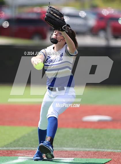 Thumbnail 2 in DeWitt vs. Lincoln (AAA 3A Semifinal) photogallery.
