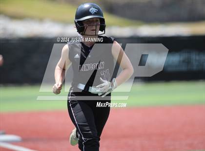 Thumbnail 2 in DeWitt vs. Lincoln (AAA 3A Semifinal) photogallery.