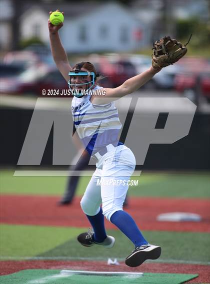 Thumbnail 3 in DeWitt vs. Lincoln (AAA 3A Semifinal) photogallery.