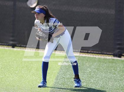 Thumbnail 2 in DeWitt vs. Lincoln (AAA 3A Semifinal) photogallery.