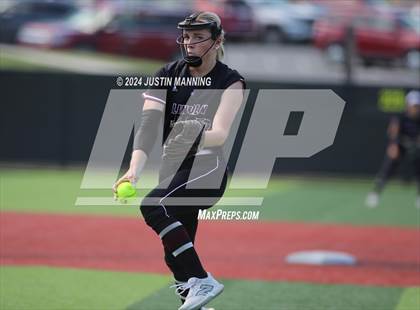 Thumbnail 1 in DeWitt vs. Lincoln (AAA 3A Semifinal) photogallery.