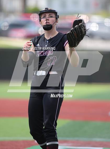 Thumbnail 3 in DeWitt vs. Lincoln (AAA 3A Semifinal) photogallery.