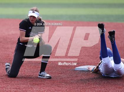 Thumbnail 1 in DeWitt vs. Lincoln (AAA 3A Semifinal) photogallery.