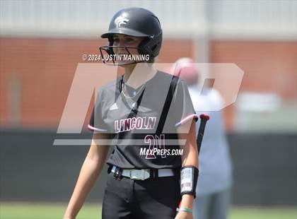 Thumbnail 1 in DeWitt vs. Lincoln (AAA 3A Semifinal) photogallery.