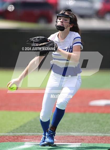 Thumbnail 1 in DeWitt vs. Lincoln (AAA 3A Semifinal) photogallery.