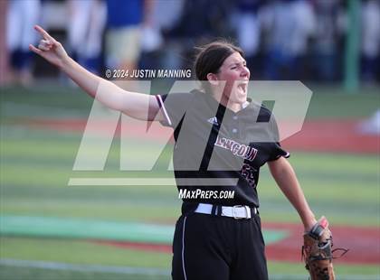 Thumbnail 3 in DeWitt vs. Lincoln (AAA 3A Semifinal) photogallery.