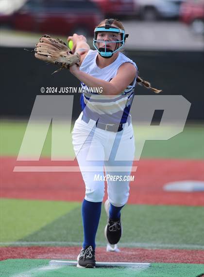 Thumbnail 1 in DeWitt vs. Lincoln (AAA 3A Semifinal) photogallery.
