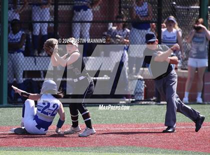 Thumbnail 2 in DeWitt vs. Lincoln (AAA 3A Semifinal) photogallery.