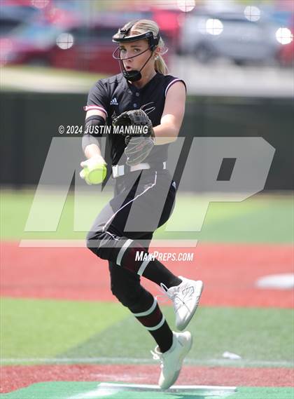 Thumbnail 2 in DeWitt vs. Lincoln (AAA 3A Semifinal) photogallery.