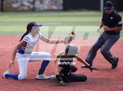 Thumbnail 3 in DeWitt vs. Lincoln (AAA 3A Semifinal) photogallery.