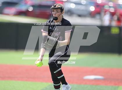 Thumbnail 2 in DeWitt vs. Lincoln (AAA 3A Semifinal) photogallery.
