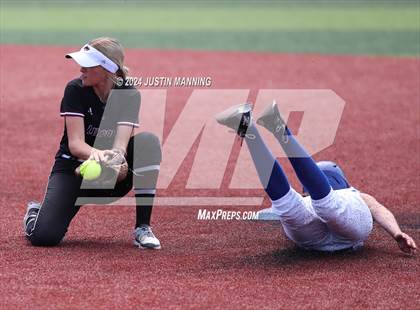 Thumbnail 3 in DeWitt vs. Lincoln (AAA 3A Semifinal) photogallery.