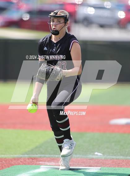 Thumbnail 1 in DeWitt vs. Lincoln (AAA 3A Semifinal) photogallery.