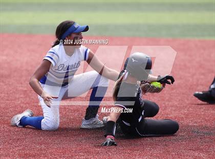 Thumbnail 2 in DeWitt vs. Lincoln (AAA 3A Semifinal) photogallery.