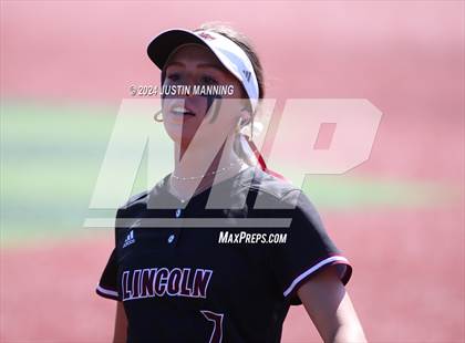 Thumbnail 3 in DeWitt vs. Lincoln (AAA 3A Semifinal) photogallery.