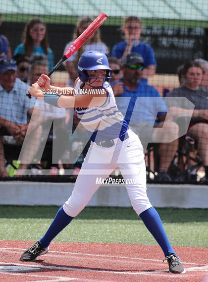 Thumbnail 1 in DeWitt vs. Lincoln (AAA 3A Semifinal) photogallery.