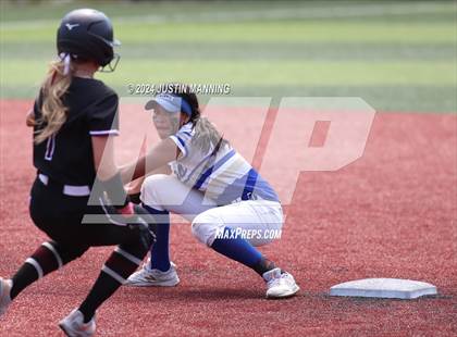 Thumbnail 1 in DeWitt vs. Lincoln (AAA 3A Semifinal) photogallery.