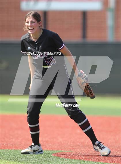 Thumbnail 2 in DeWitt vs. Lincoln (AAA 3A Semifinal) photogallery.