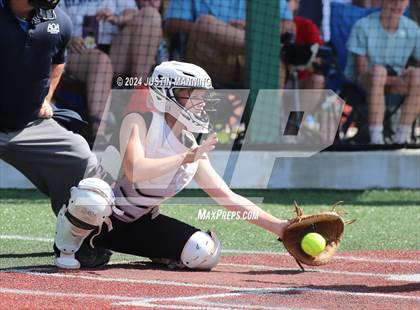Thumbnail 2 in DeWitt vs. Lincoln (AAA 3A Semifinal) photogallery.