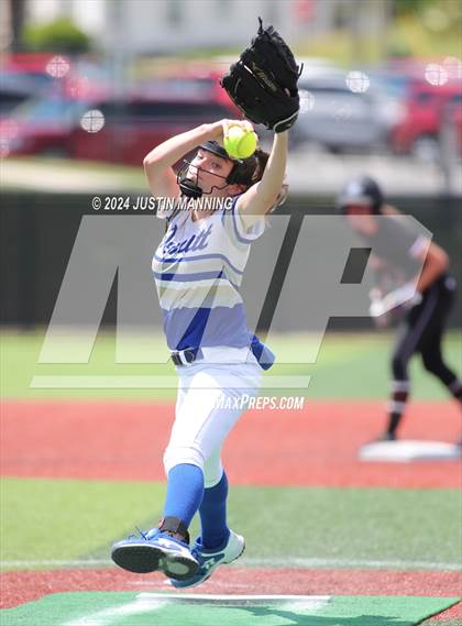 Thumbnail 3 in DeWitt vs. Lincoln (AAA 3A Semifinal) photogallery.
