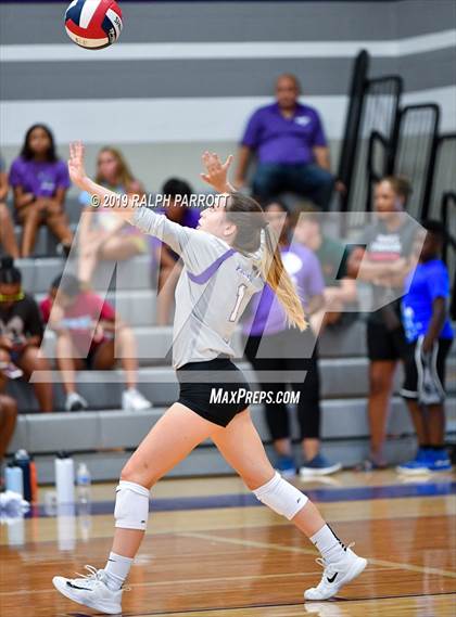 Thumbnail 1 in Pearland vs. Ridge Point photogallery.
