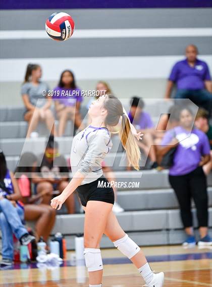 Thumbnail 2 in Pearland vs. Ridge Point photogallery.