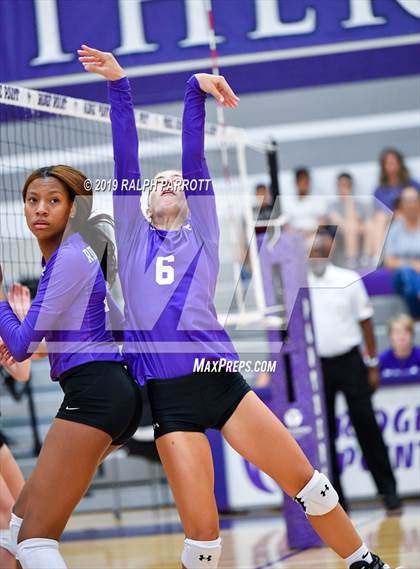 Thumbnail 1 in Pearland vs. Ridge Point photogallery.