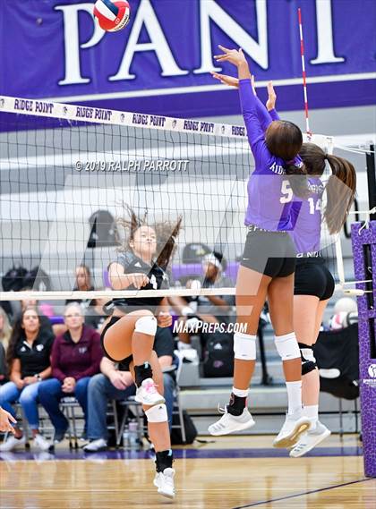 Thumbnail 3 in Pearland vs. Ridge Point photogallery.