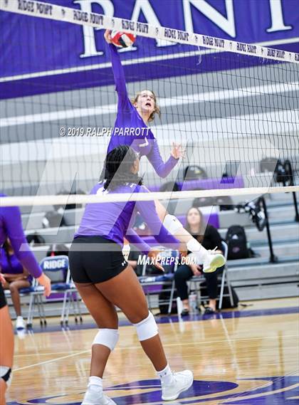 Thumbnail 1 in Pearland vs. Ridge Point photogallery.