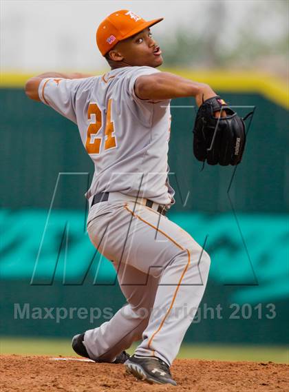 Thumbnail 3 in Dobie @ Pasadena Memorial photogallery.