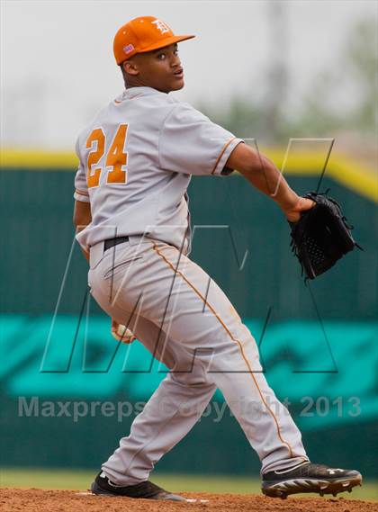 Thumbnail 2 in Dobie @ Pasadena Memorial photogallery.
